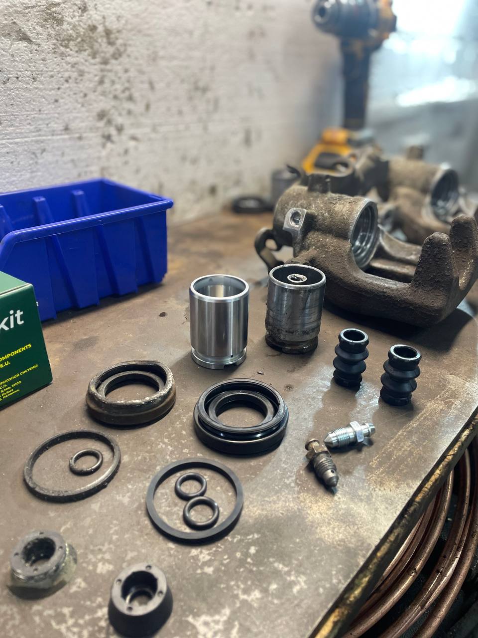 Заменить ремкомплект суппорта